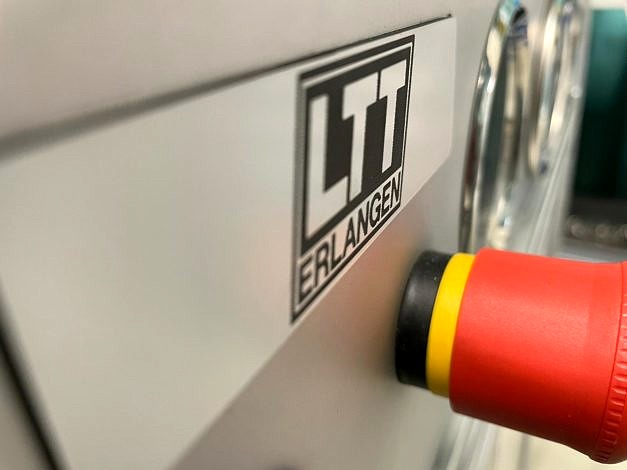 Bild Impressionen - Logo am Kraftstoffsystem aufrufen
