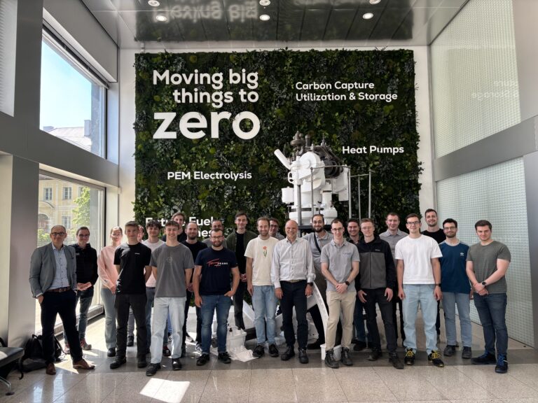 Exkursion der FAU-Studierenden zu MAN Energy Solutions in Augsburg